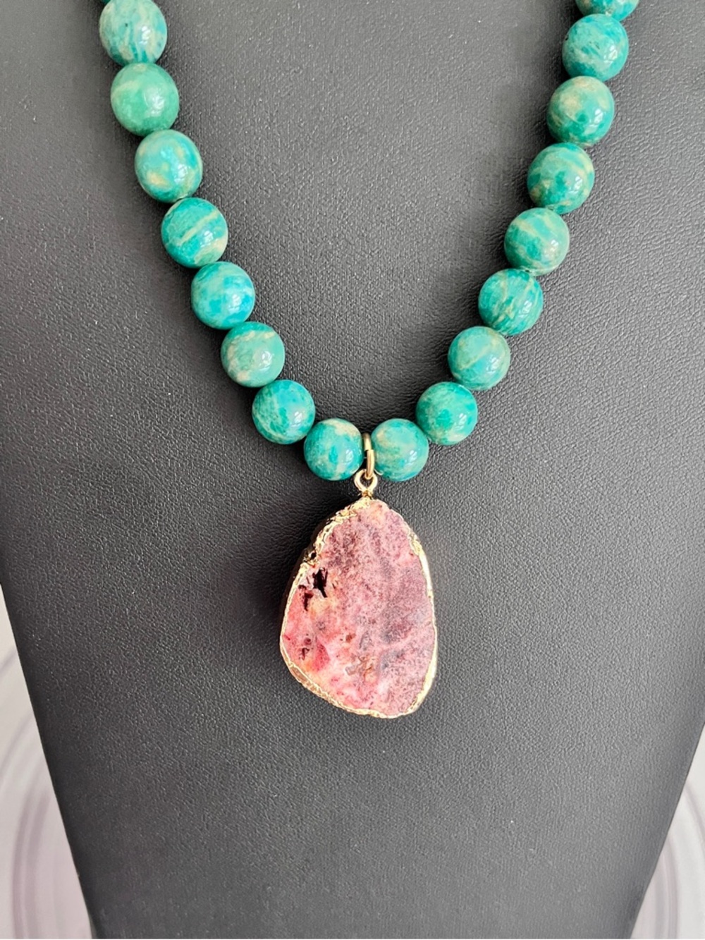 NEW Mary Kent Designs Green Amazonite, Pink Lemonade Druzy Geode Geode Necklace - Picture 8 of 9